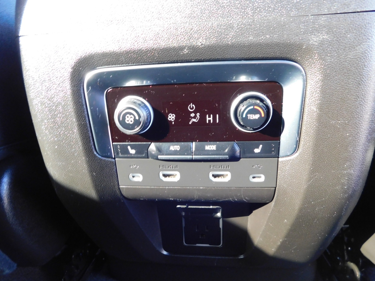 Chevrolet Suburban  2021