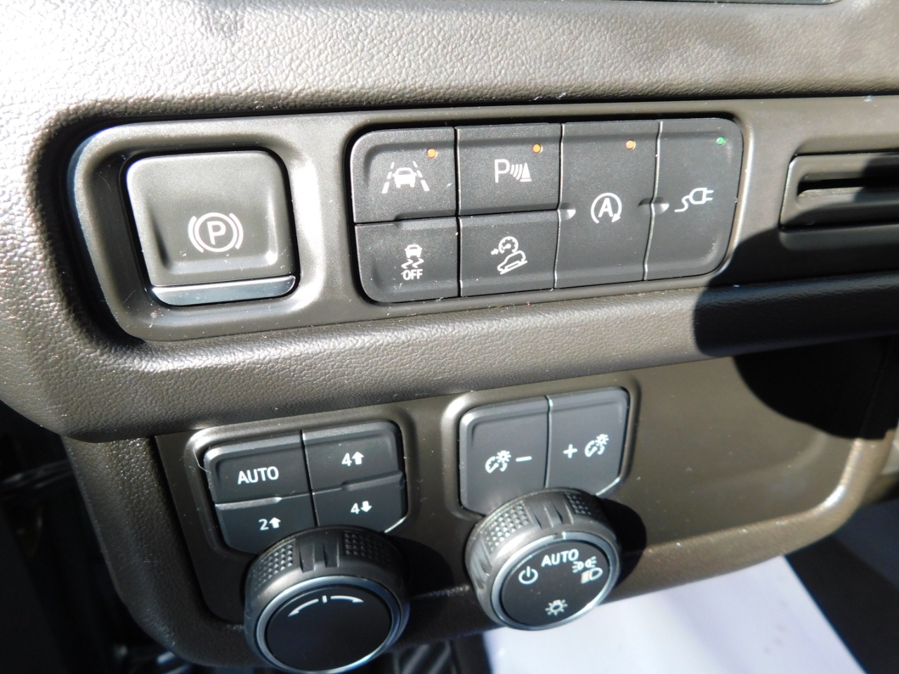 Chevrolet Suburban  2021