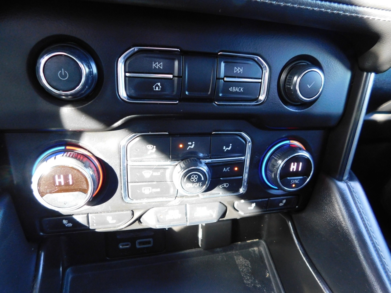 Chevrolet Suburban  2021