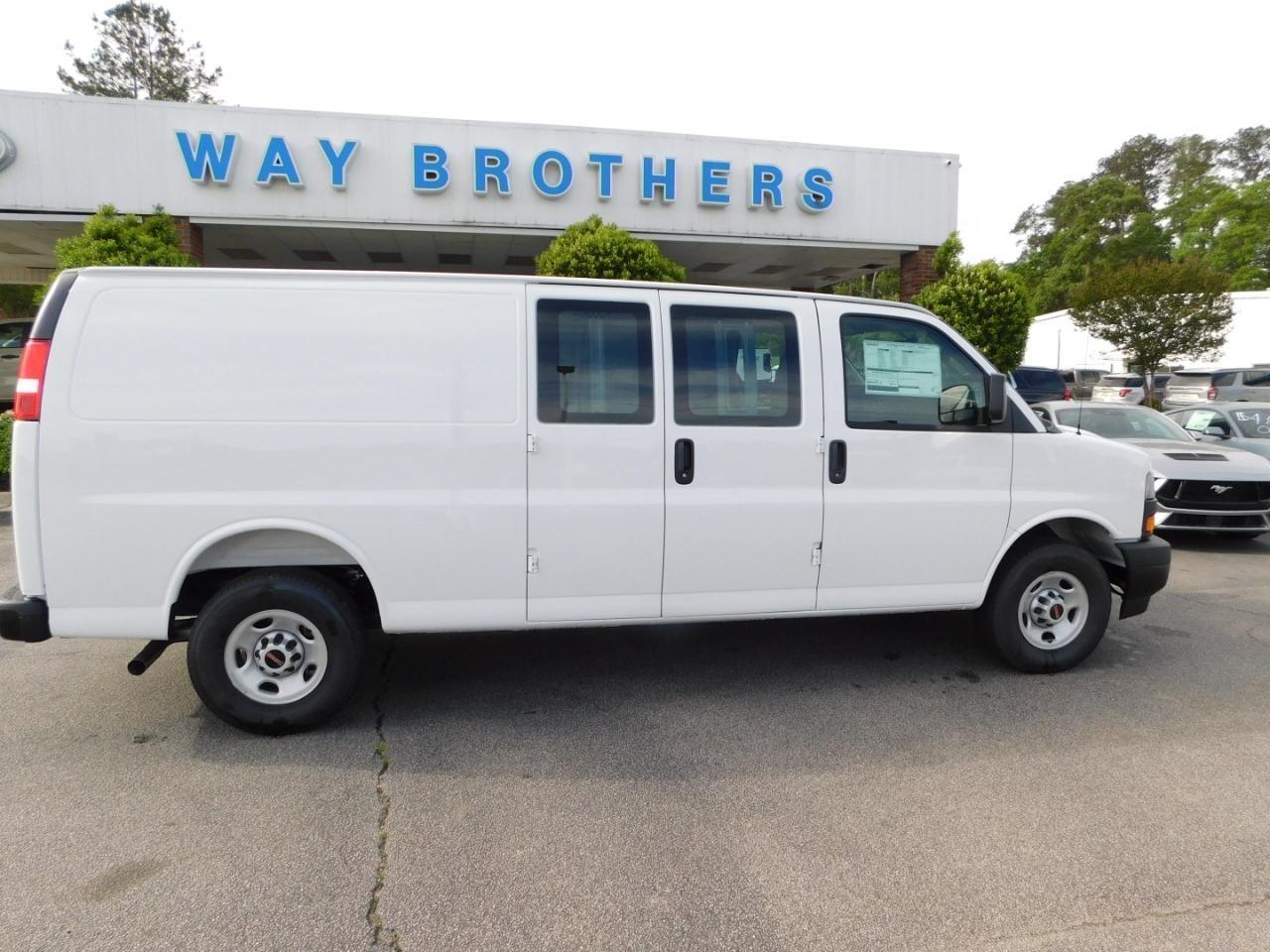 2026 GMC Savana Cargo Van RWD 3500 155"
