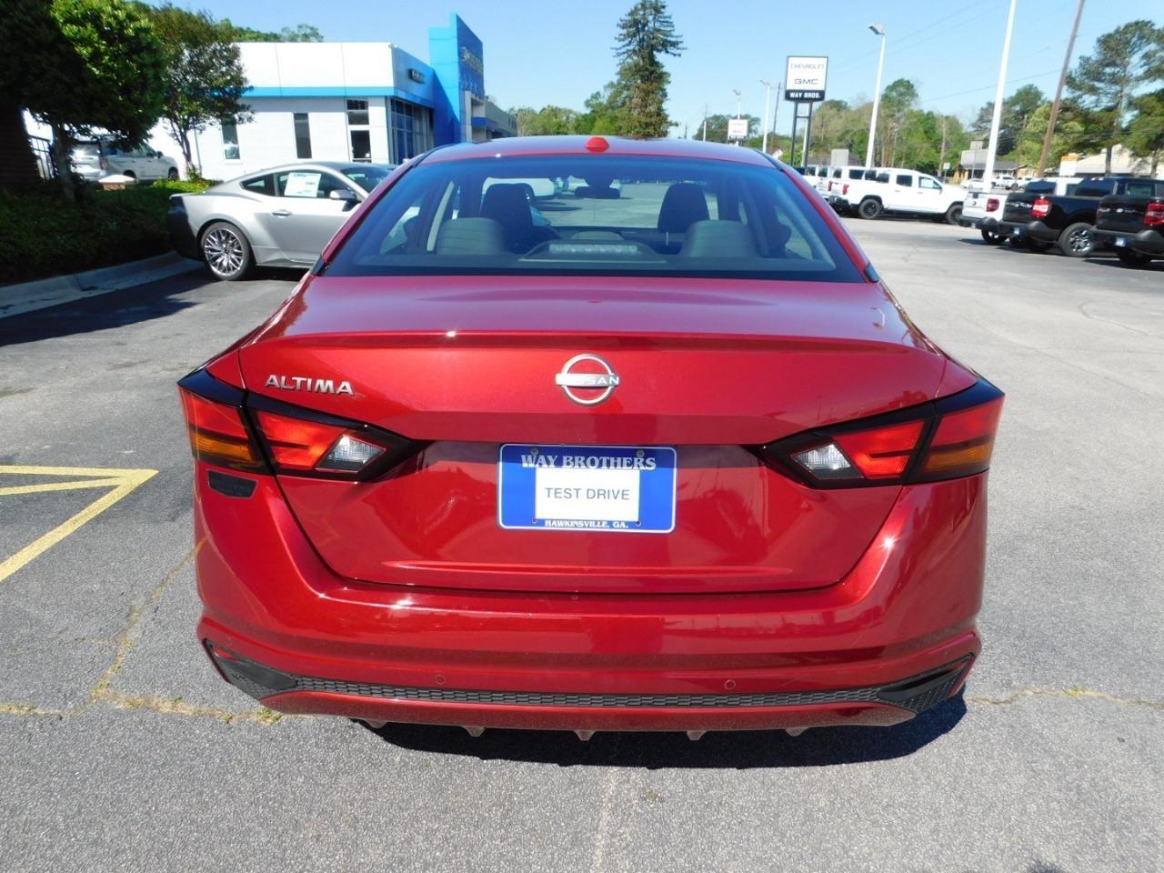 Nissan Altima  2025