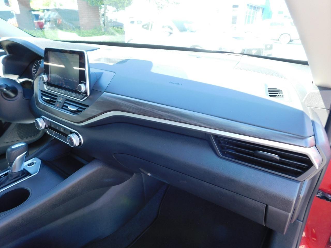 Nissan Altima  2025