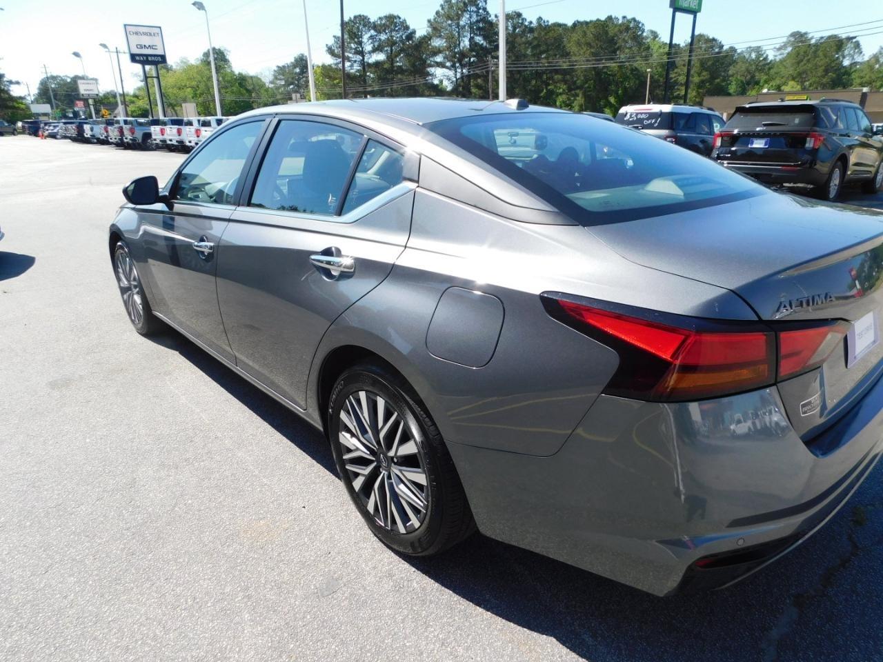 Nissan Altima  2025