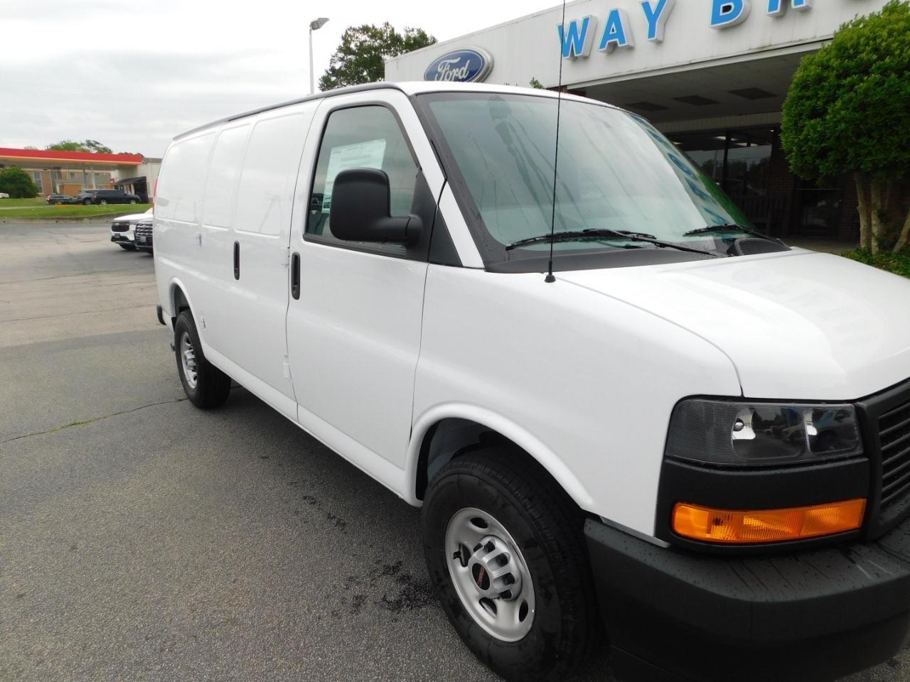 GMC Savana Cargo Van  2026