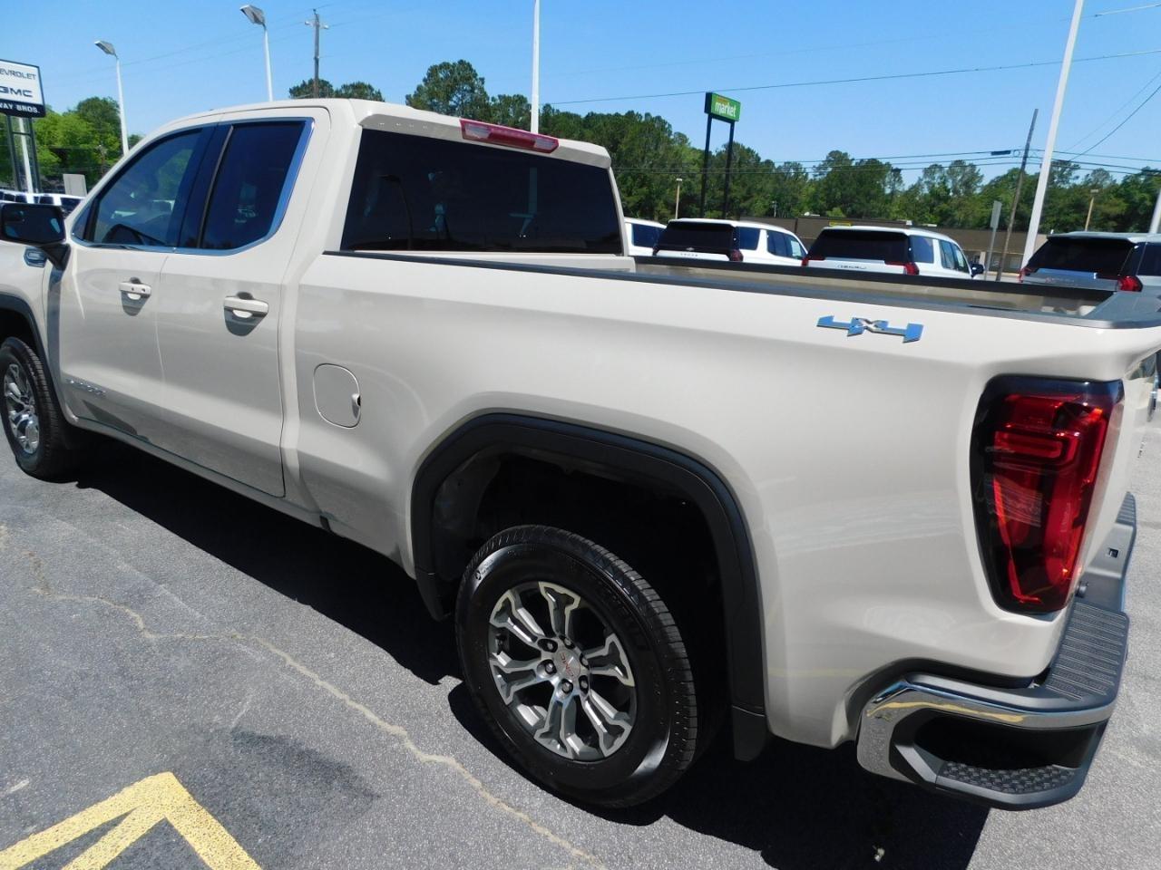 2026 GMC Sierra 1500 SLE - Photo 6