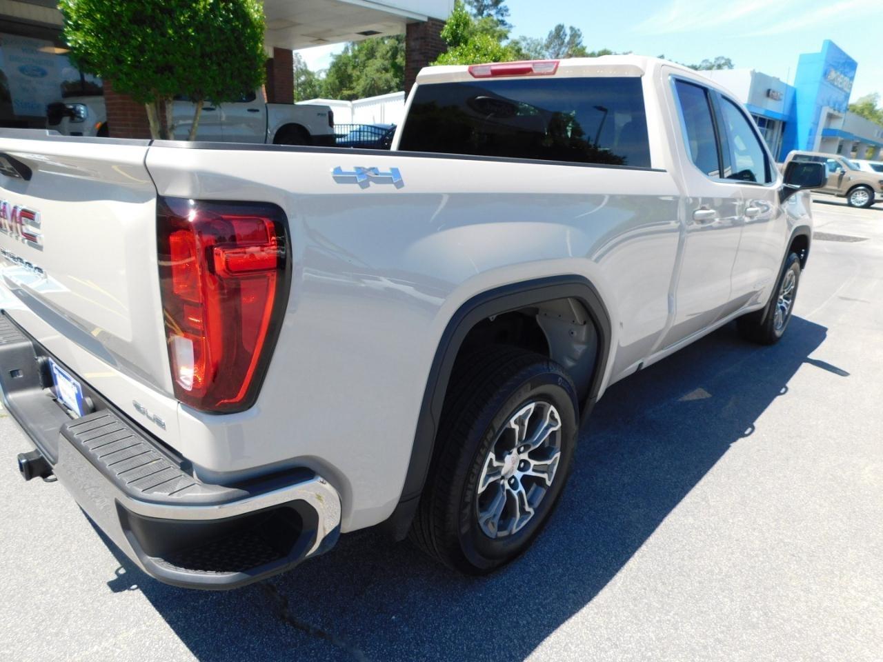2026 GMC Sierra 1500 SLE - Photo 10
