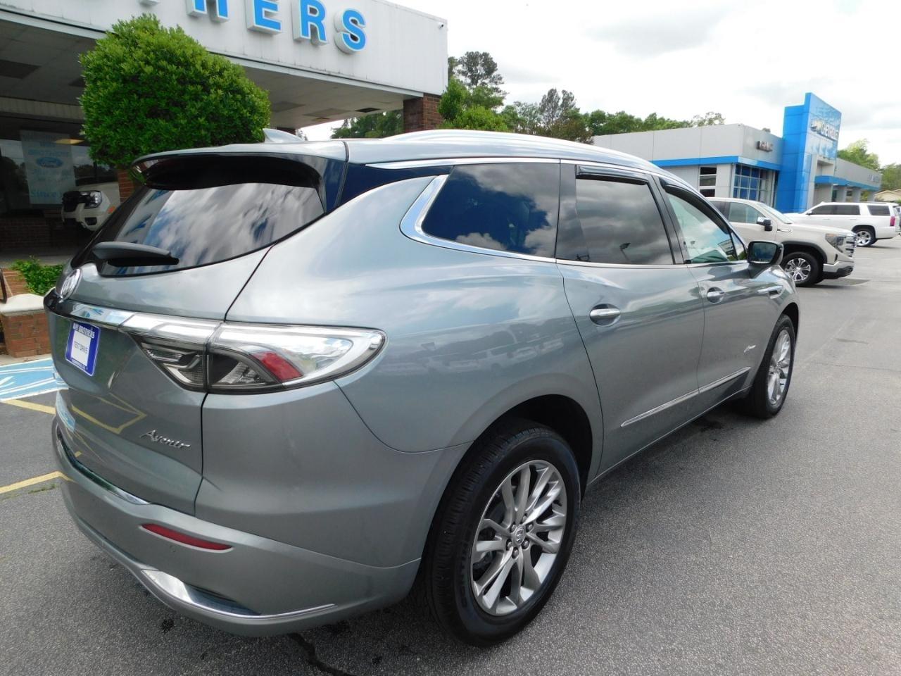 Buick Enclave  2023