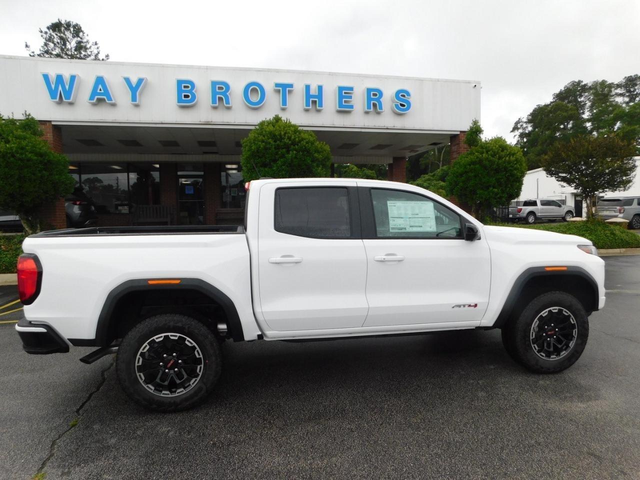 2026 GMC Canyon 4WD AT4 Crew Cab Short Box's photo