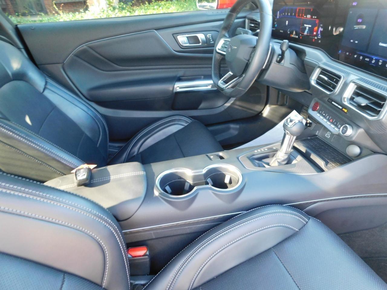 Ford Mustang  2024