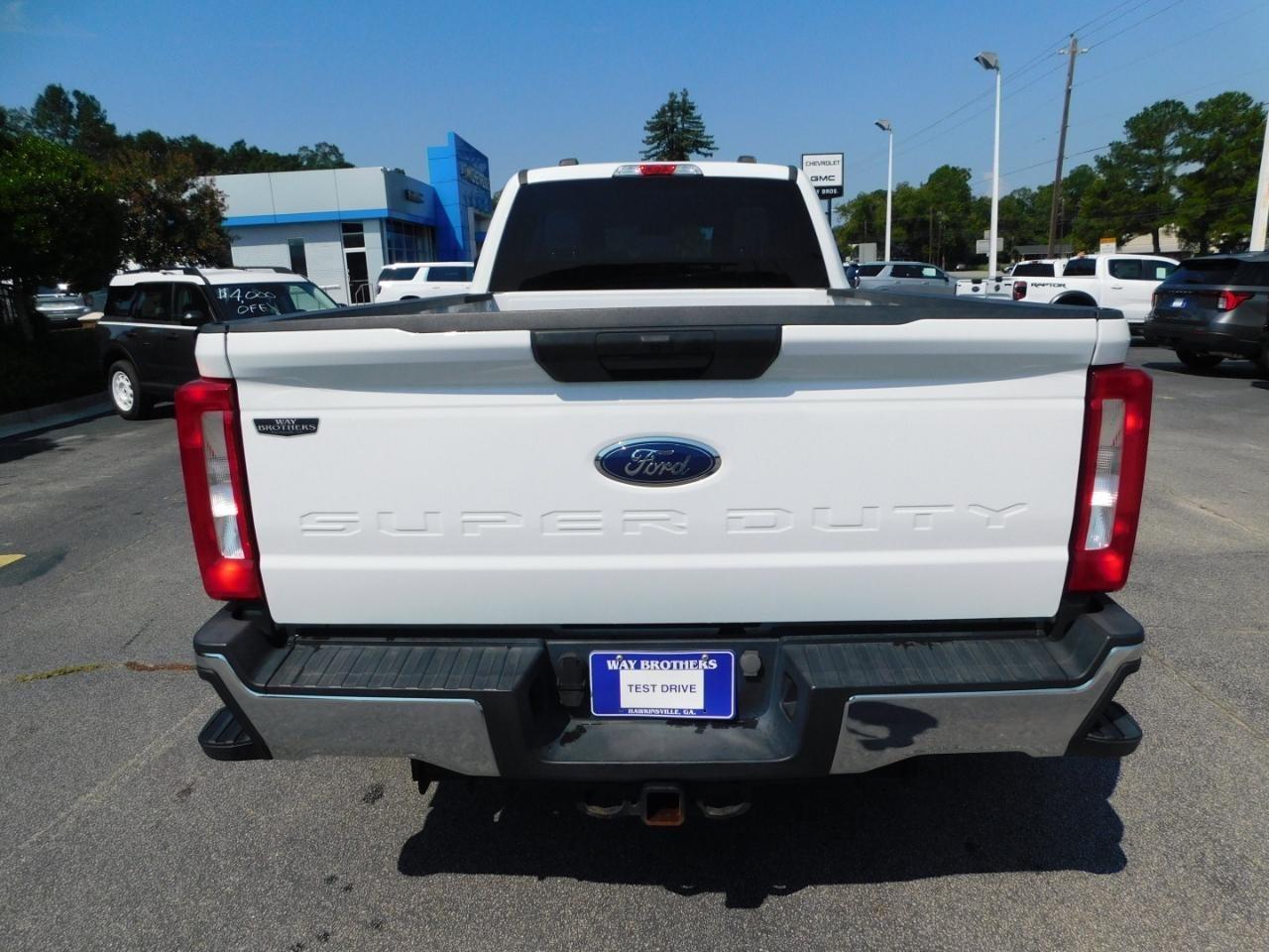 Ford Super Duty F-350 DRW  2023