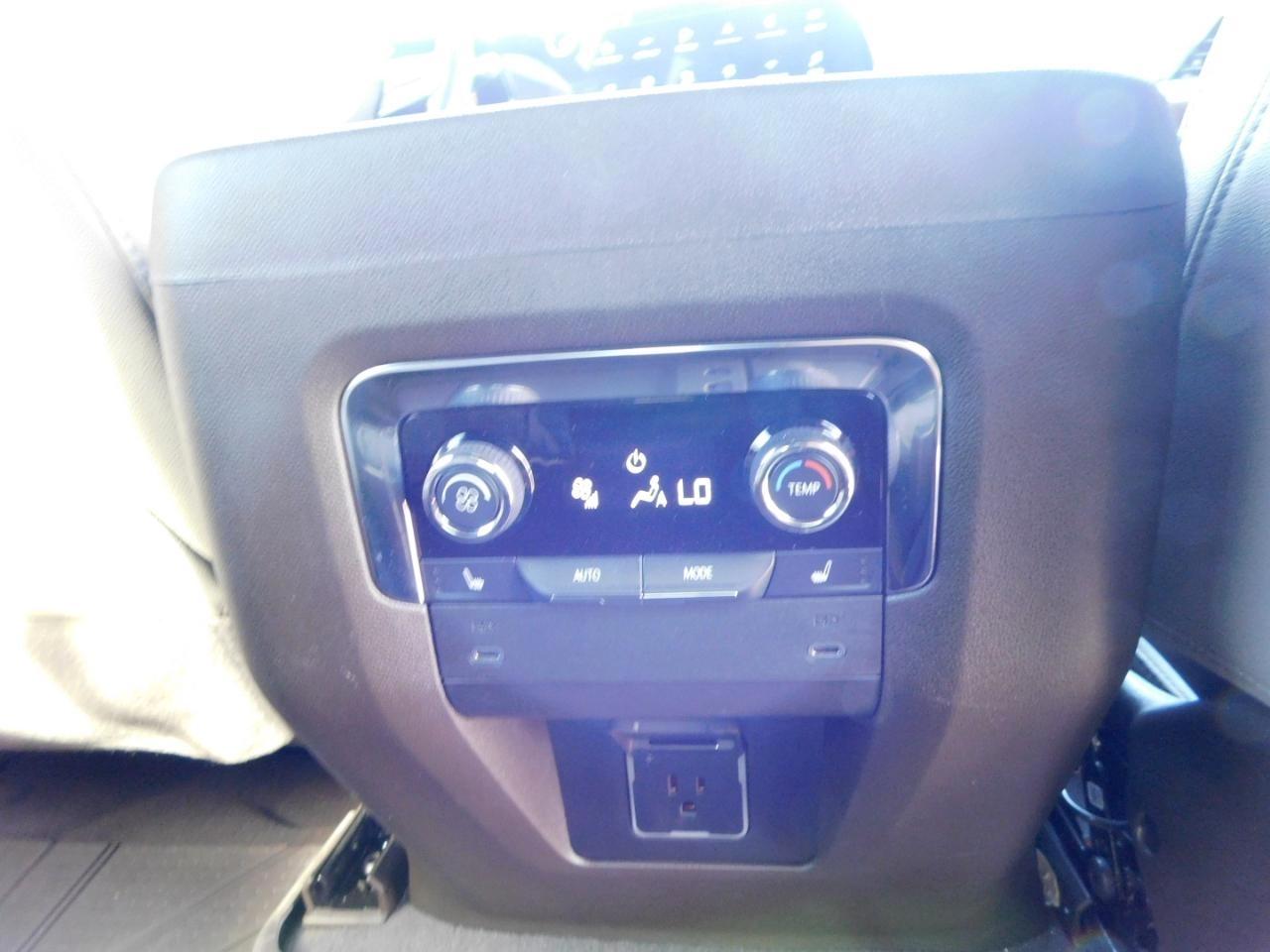 Chevrolet Suburban  2025
