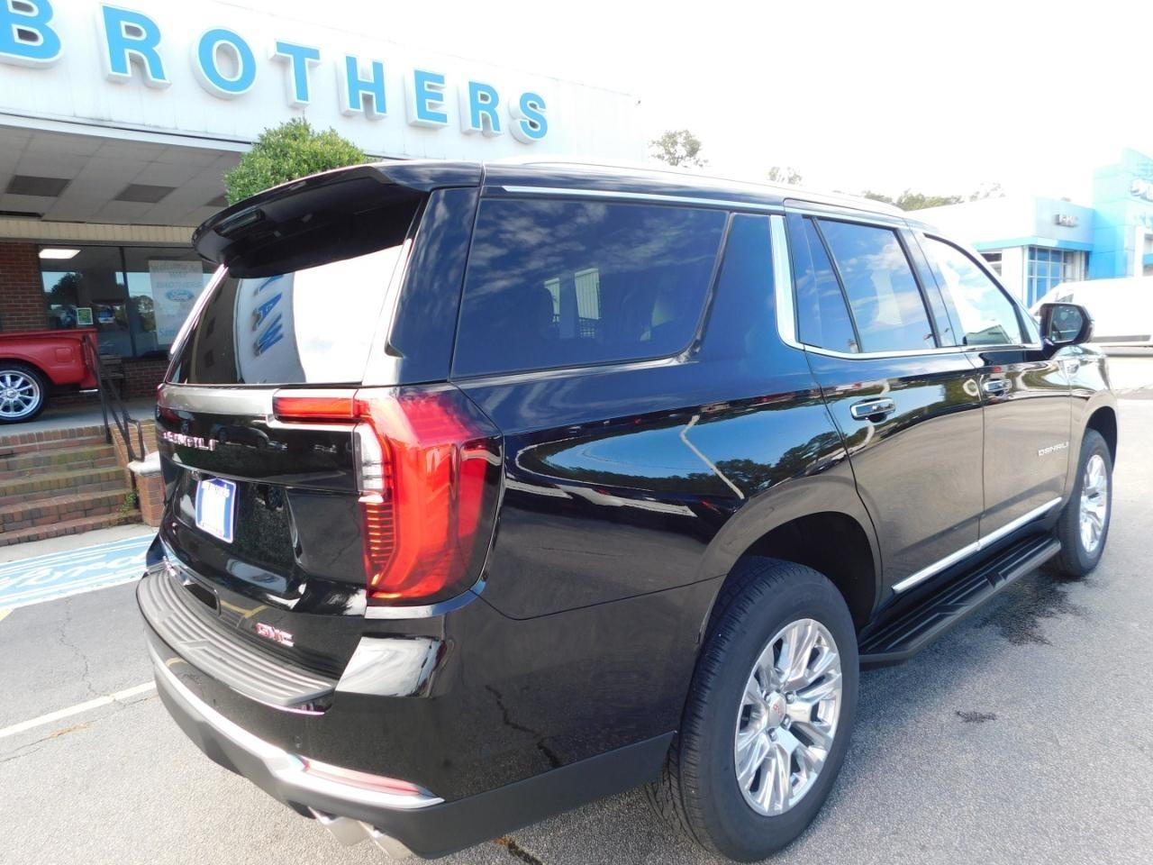 2027 GMC Yukon Denali - Photo 8