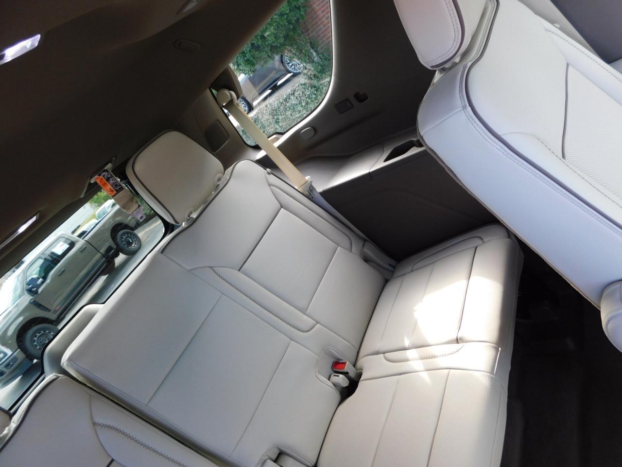 2027 GMC Yukon Denali - Photo 17