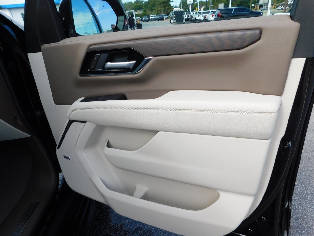 2027 GMC Yukon Denali - Photo 19