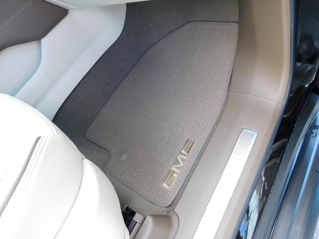 2027 GMC Yukon Denali - Photo 20