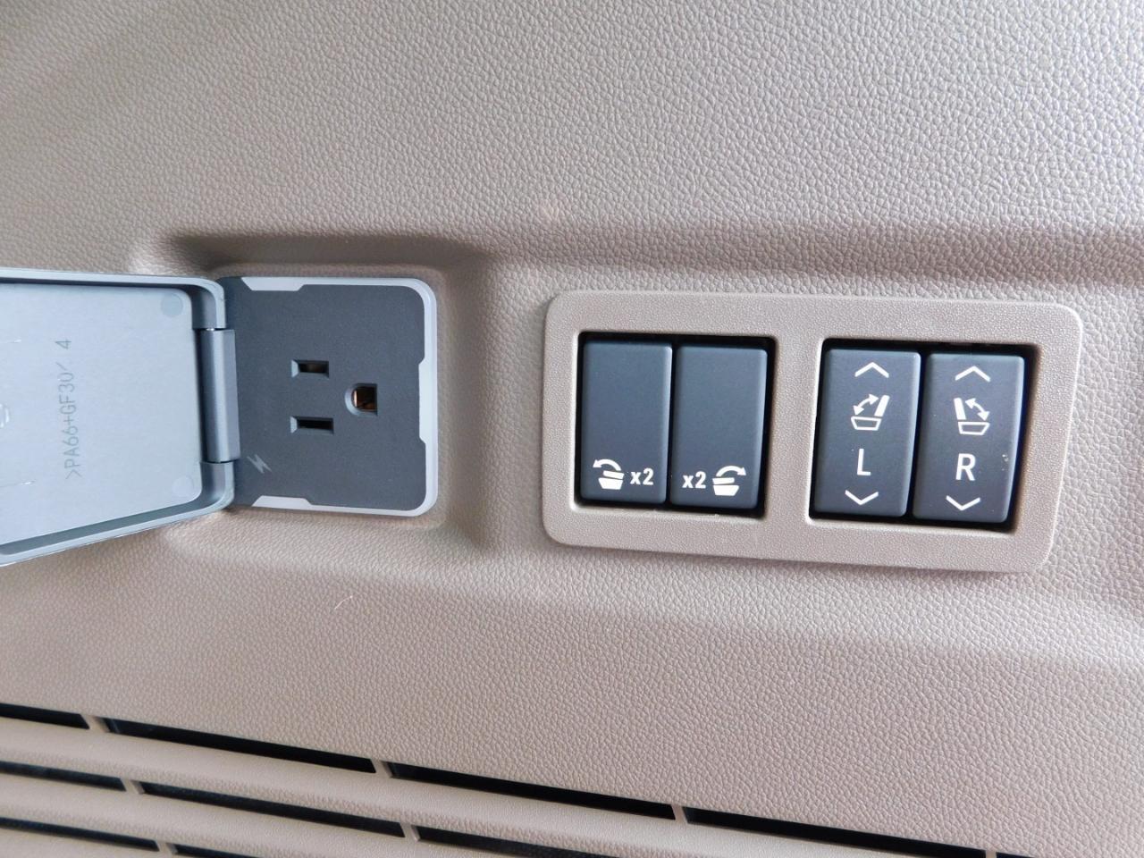 2027 GMC Yukon Denali - Photo 25