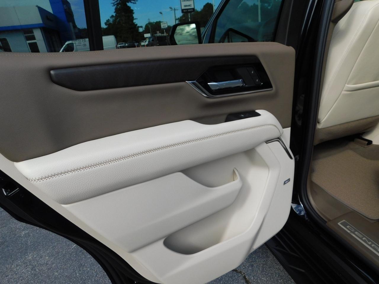 2027 GMC Yukon Denali - Photo 27