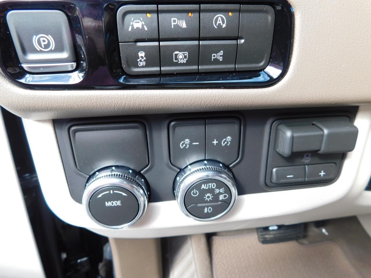 2027 GMC Yukon Denali - Photo 35