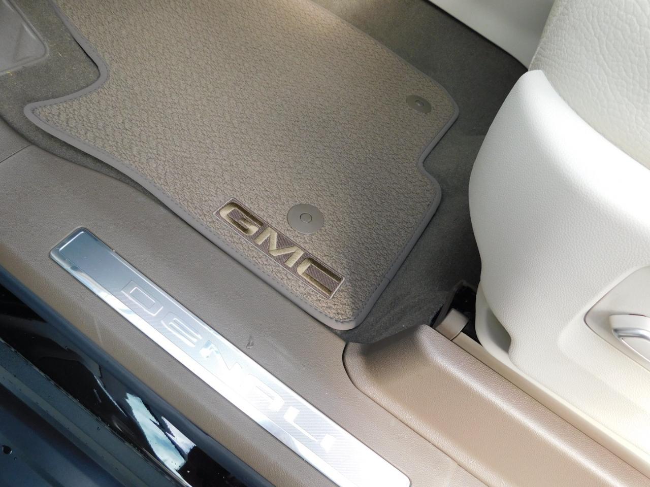 2027 GMC Yukon Denali - Photo 37