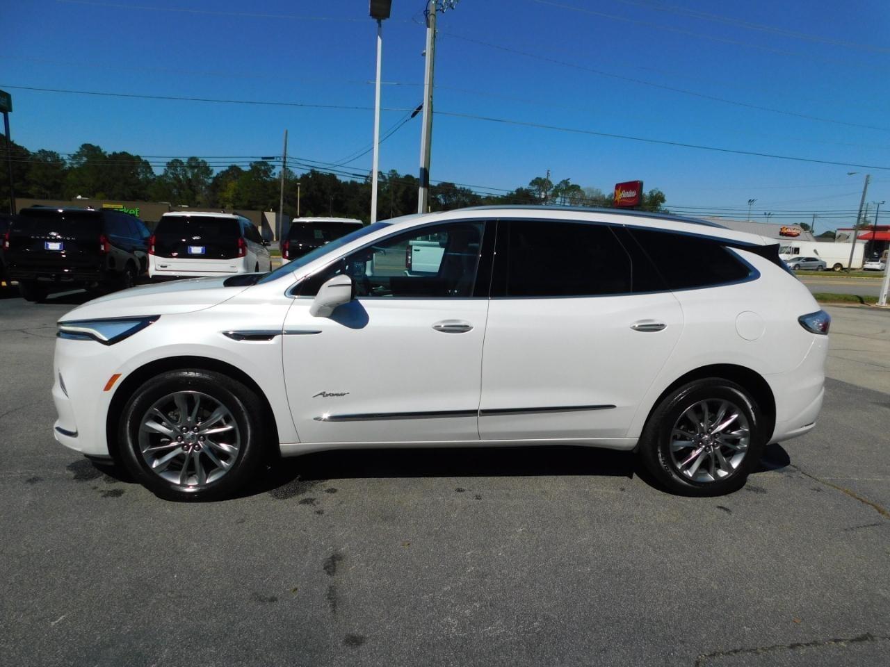 Buick Enclave  2023