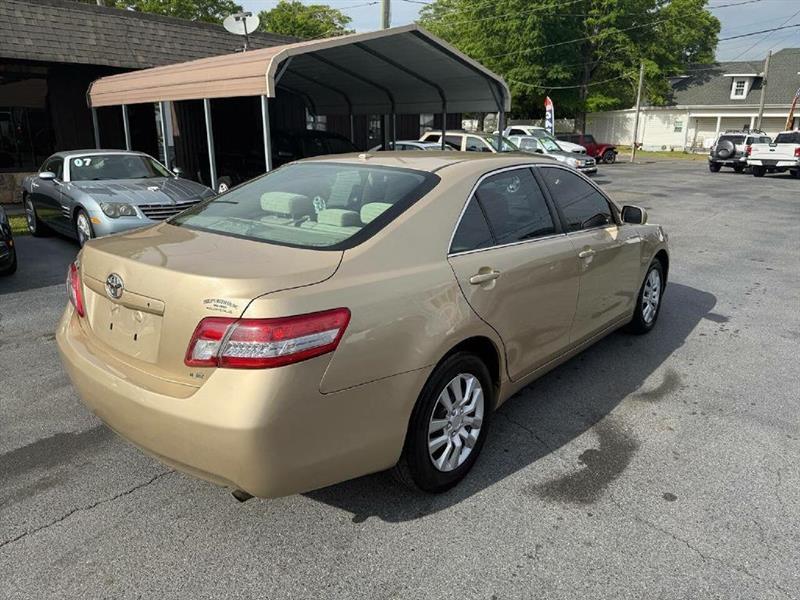 Toyota Camry LE 6-Spd AT 2011