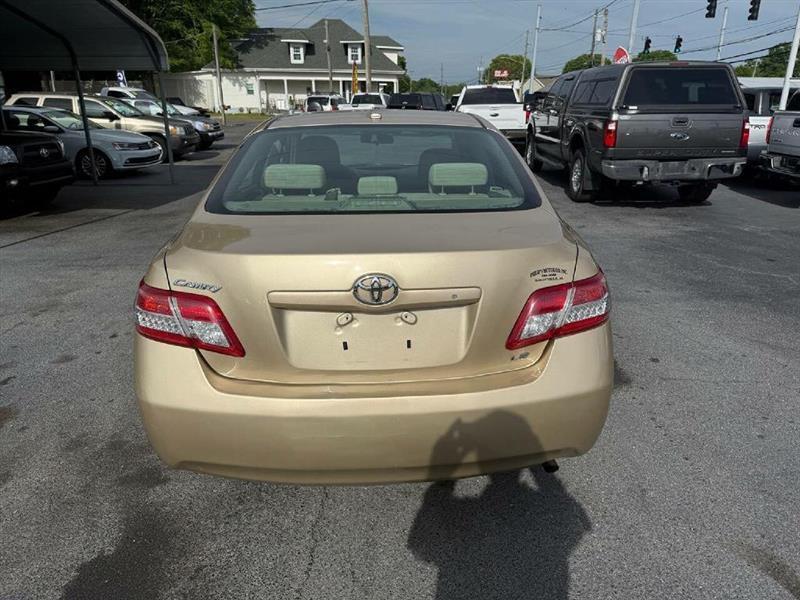 Toyota Camry LE 6-Spd AT 2011