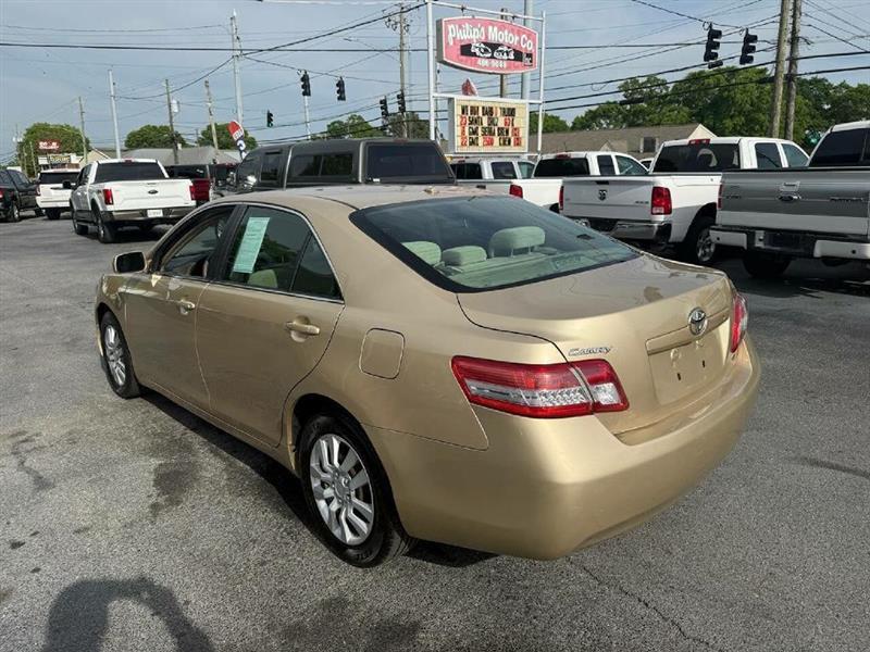 Toyota Camry LE 6-Spd AT 2011