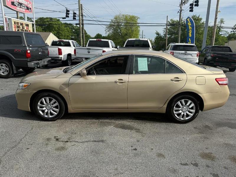 Toyota Camry LE 6-Spd AT 2011