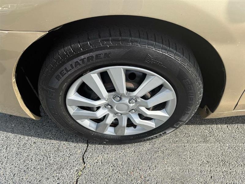 Toyota Camry LE 6-Spd AT 2011