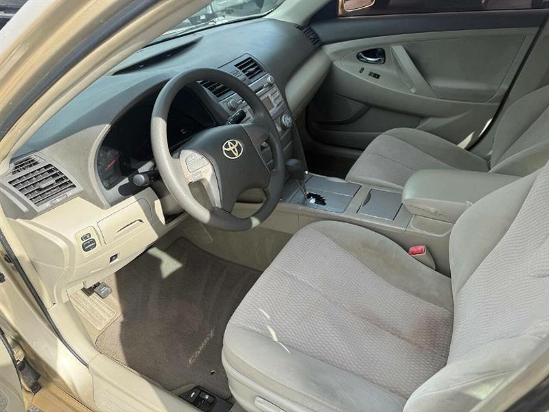 Toyota Camry LE 6-Spd AT 2011