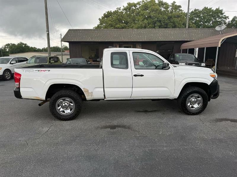 Toyota Tacoma SR5 Access Cab I4 6AT 4WD 2017