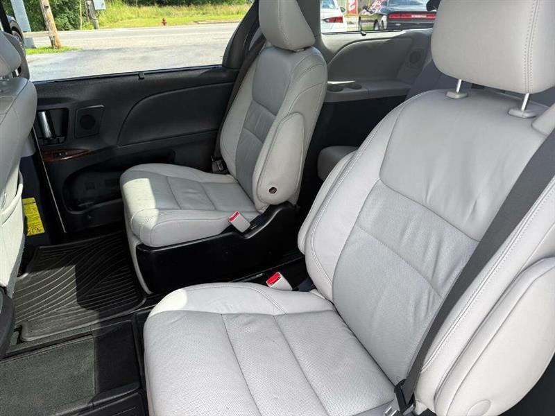 Toyota Sienna XLE FWD 8-Passenger V6 2015