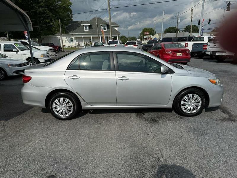 Toyota Corolla LE 4-Speed AT 2011