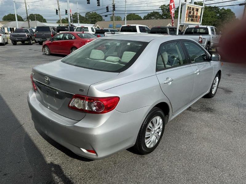Toyota Corolla LE 4-Speed AT 2011