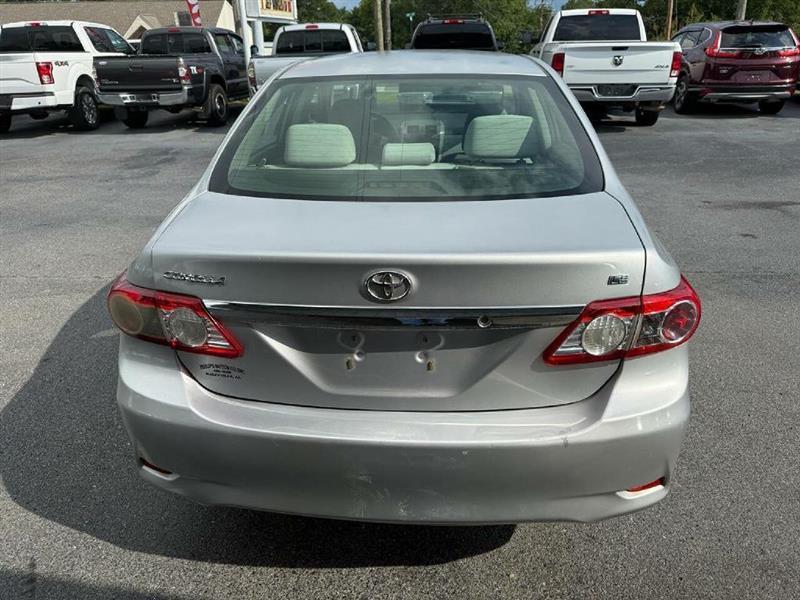 Toyota Corolla LE 4-Speed AT 2011