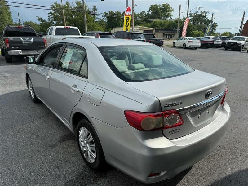 Toyota Corolla LE 4-Speed AT 2011