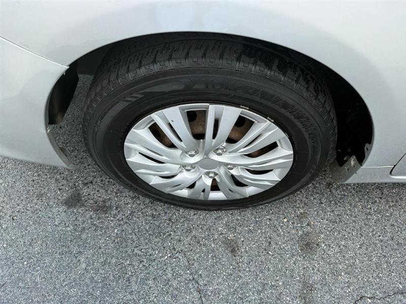 Toyota Corolla LE 4-Speed AT 2011
