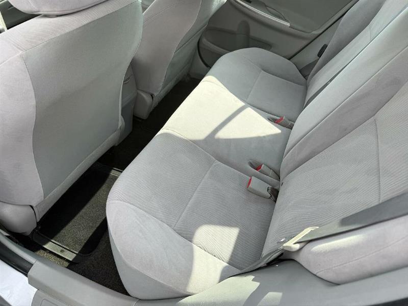 Toyota Corolla LE 4-Speed AT 2011