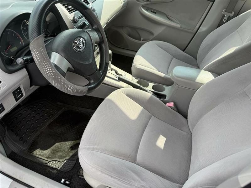 Toyota Corolla LE 4-Speed AT 2011