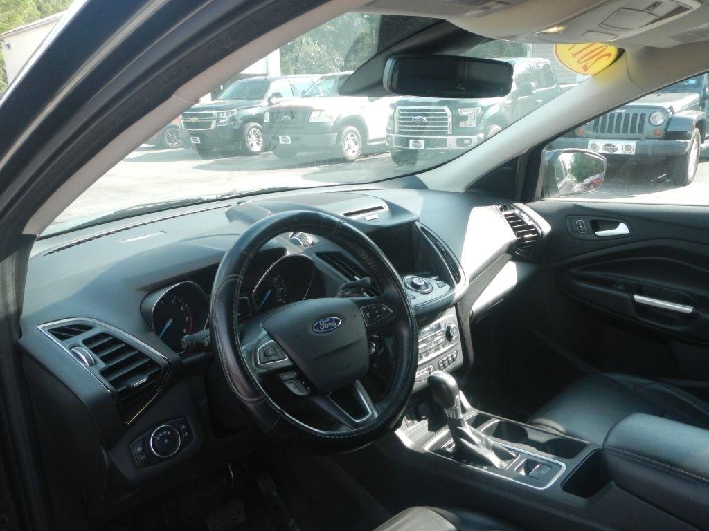 Ford Escape Titanium 4WD 2017