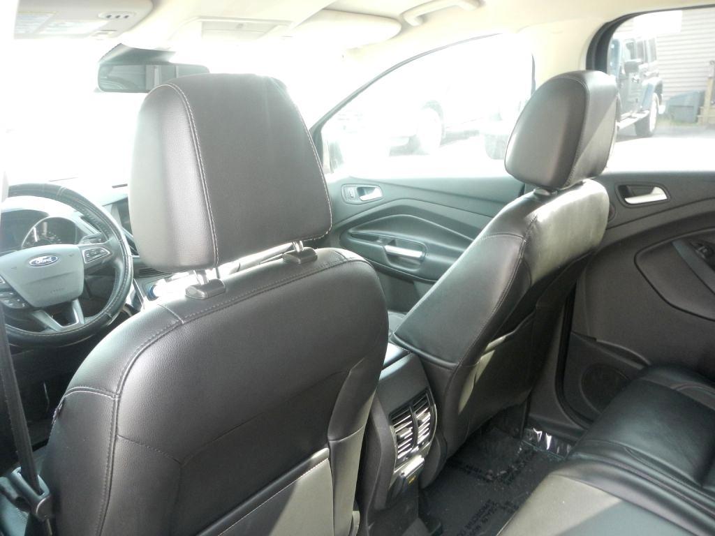 Ford Escape Titanium 4WD 2017