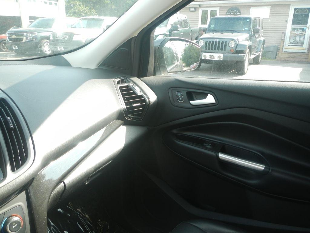 Ford Escape Titanium 4WD 2017