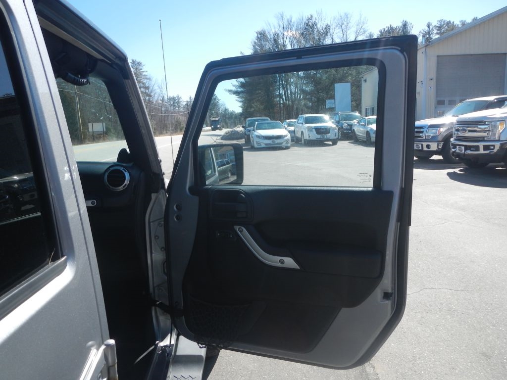 Jeep Wrangler Unlimited Sahara 4WD 2013