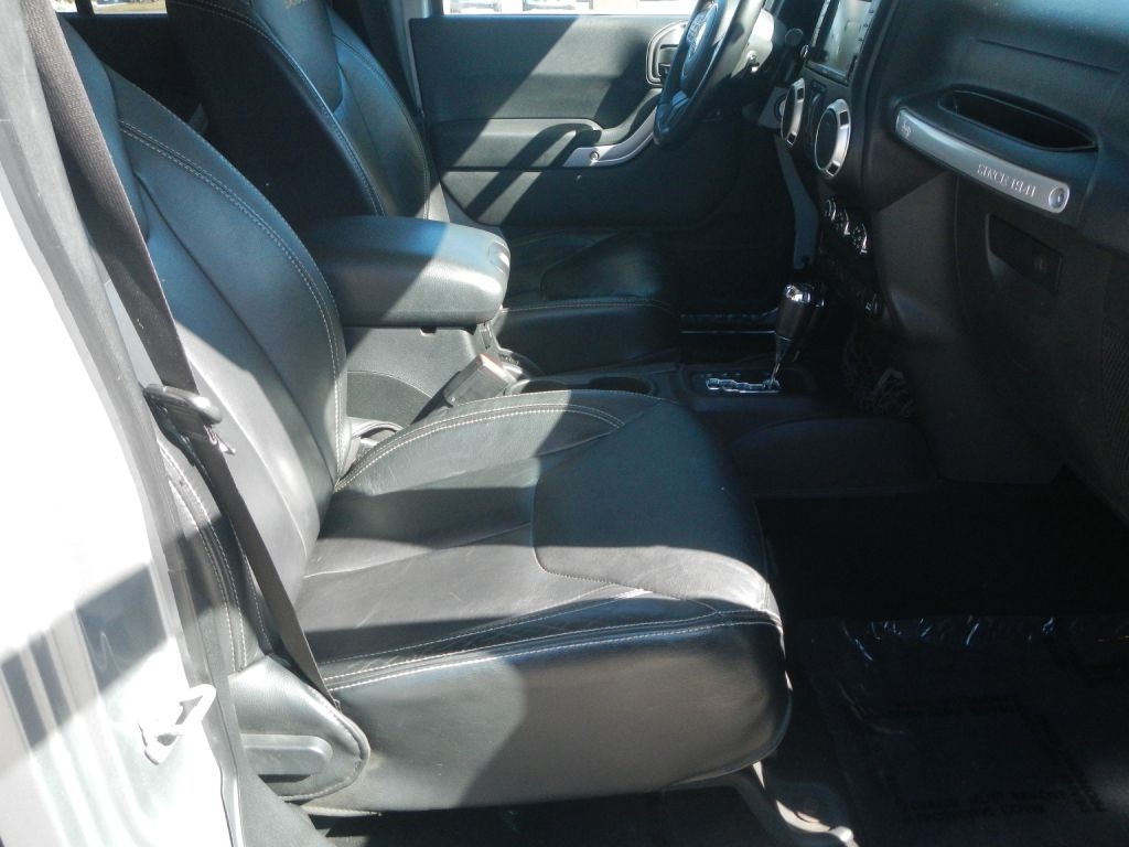 Jeep Wrangler Unlimited Sahara 4WD 2013