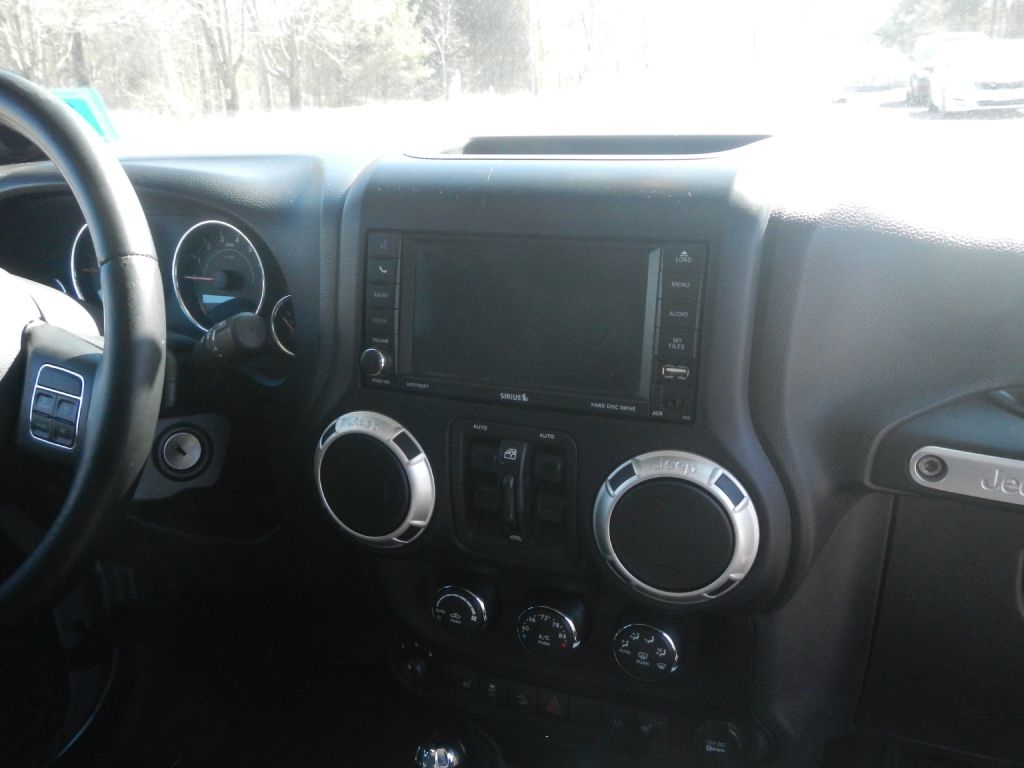 Jeep Wrangler Unlimited Sahara 4WD 2013