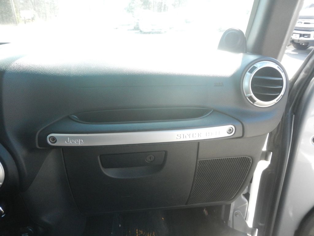 Jeep Wrangler Unlimited Sahara 4WD 2013