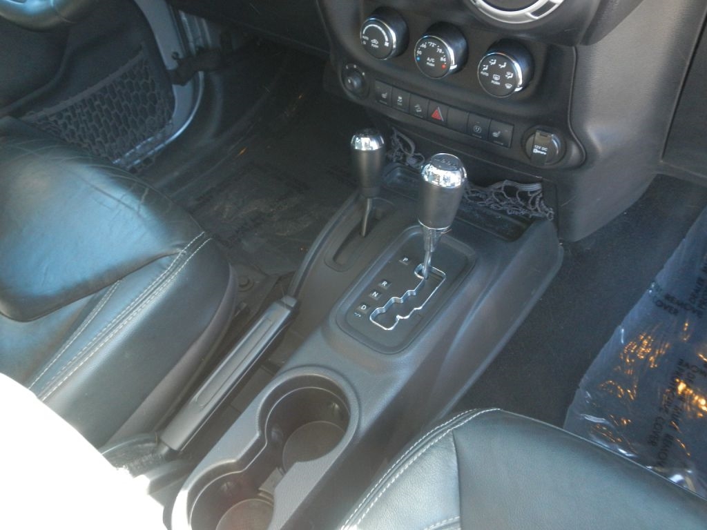 Jeep Wrangler Unlimited Sahara 4WD 2013