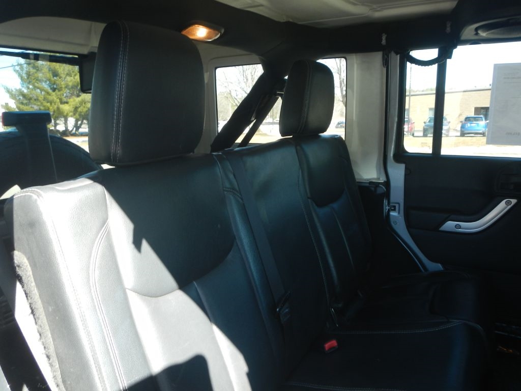 Jeep Wrangler Unlimited Sahara 4WD 2013