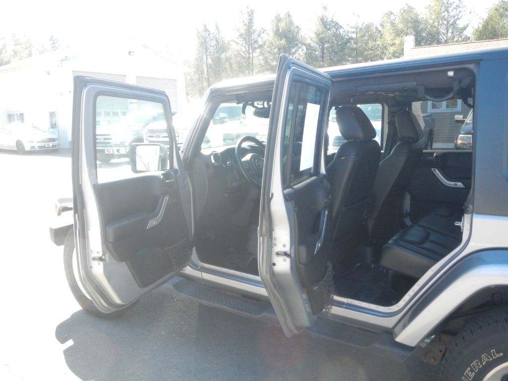 Jeep Wrangler Unlimited Sahara 4WD 2013