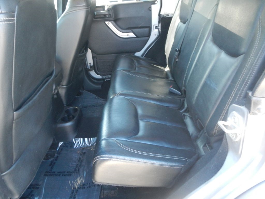 Jeep Wrangler Unlimited Sahara 4WD 2013